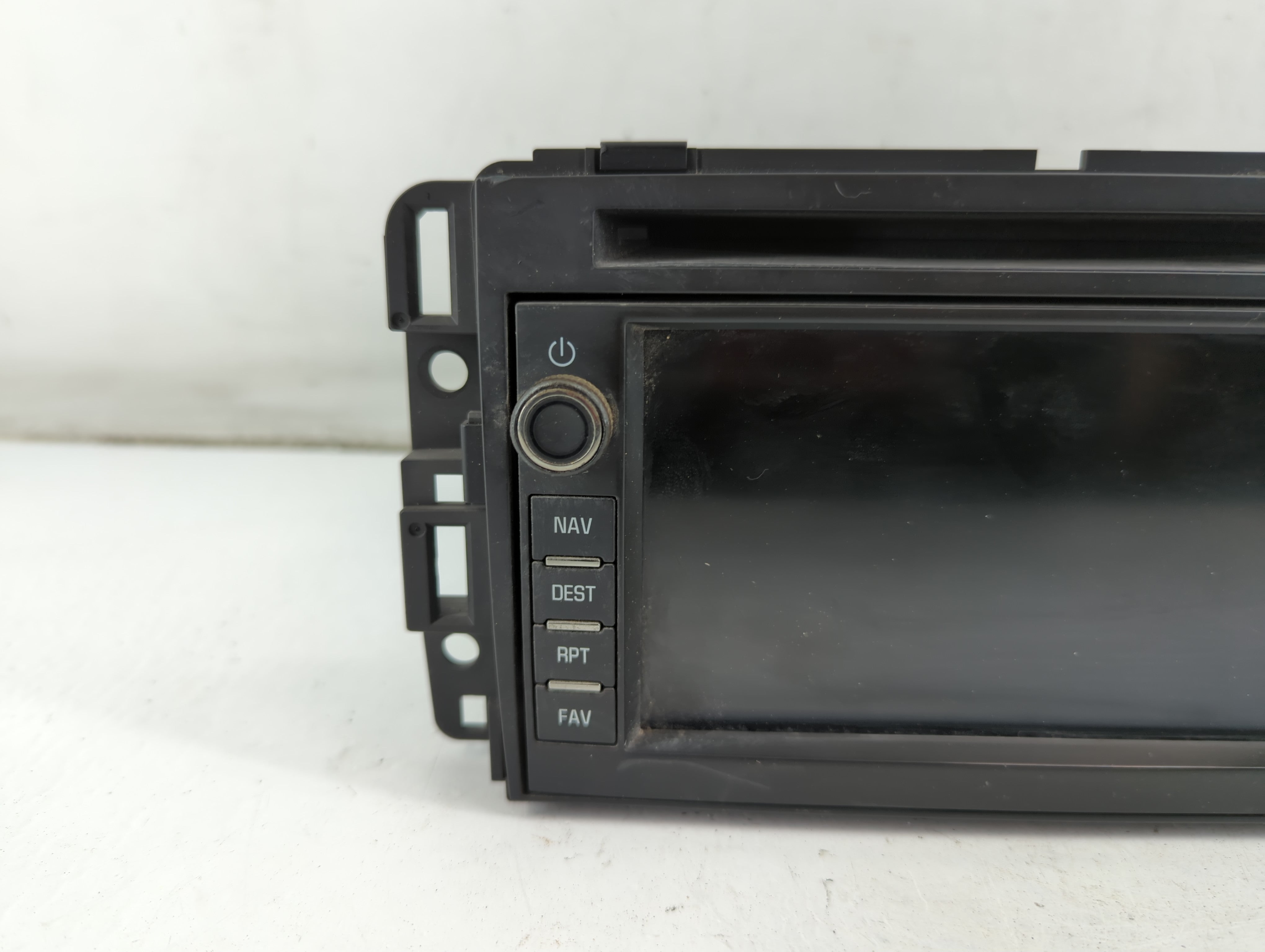 2010-2011 Gmc Yukon Xl Radio AM FM Cd Player Receiver Replacement P/N:25966512 Fits Fits 2010 2011 OEM Used Auto Parts - Oemusedautoparts1.com