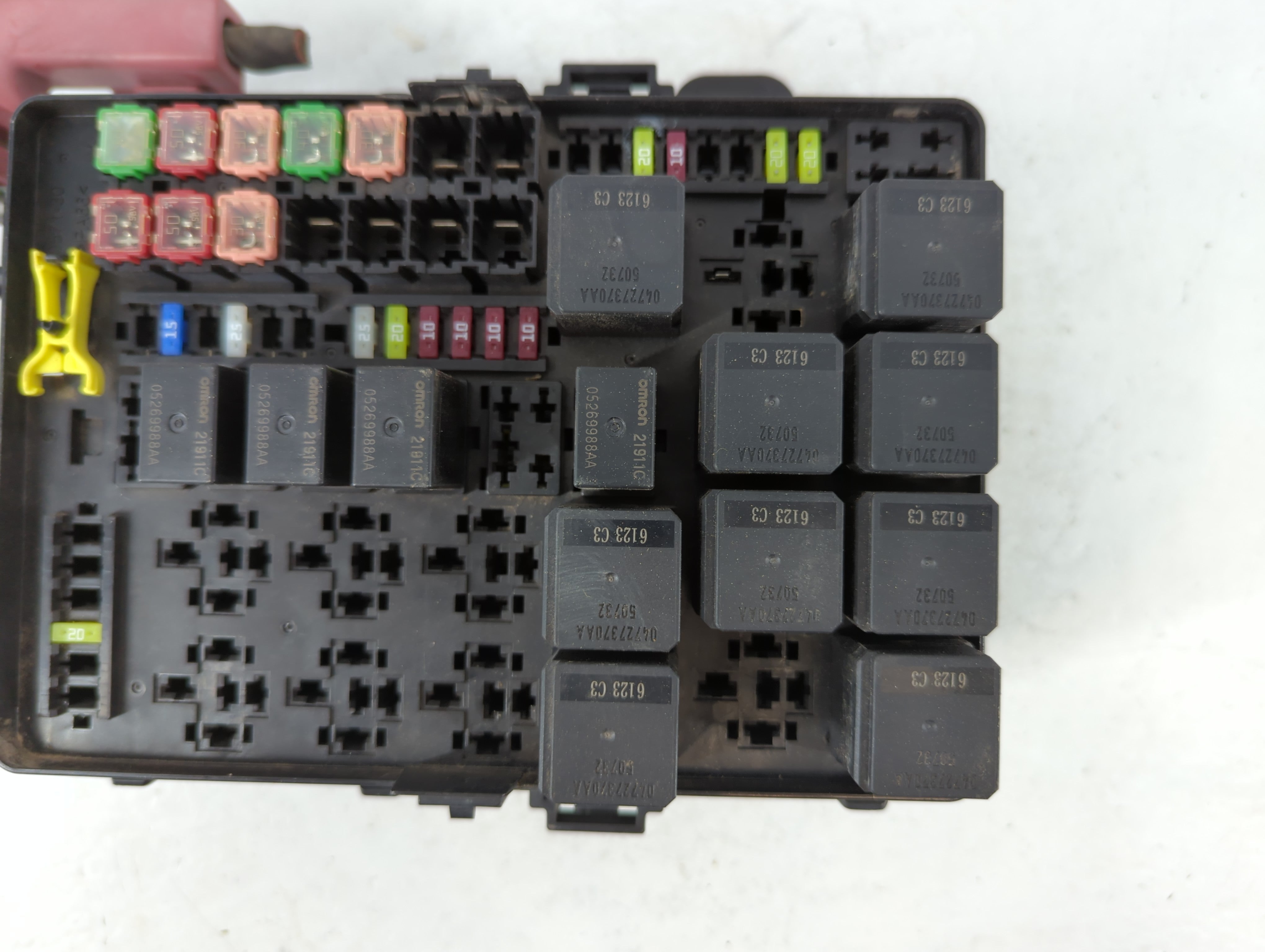 2017 Dodge Challenger Fusebox Fuse Box Panel Relay Module P/N:P68304808AC P68304805AC Fits OEM Used Auto Parts - Oemusedautoparts1.com