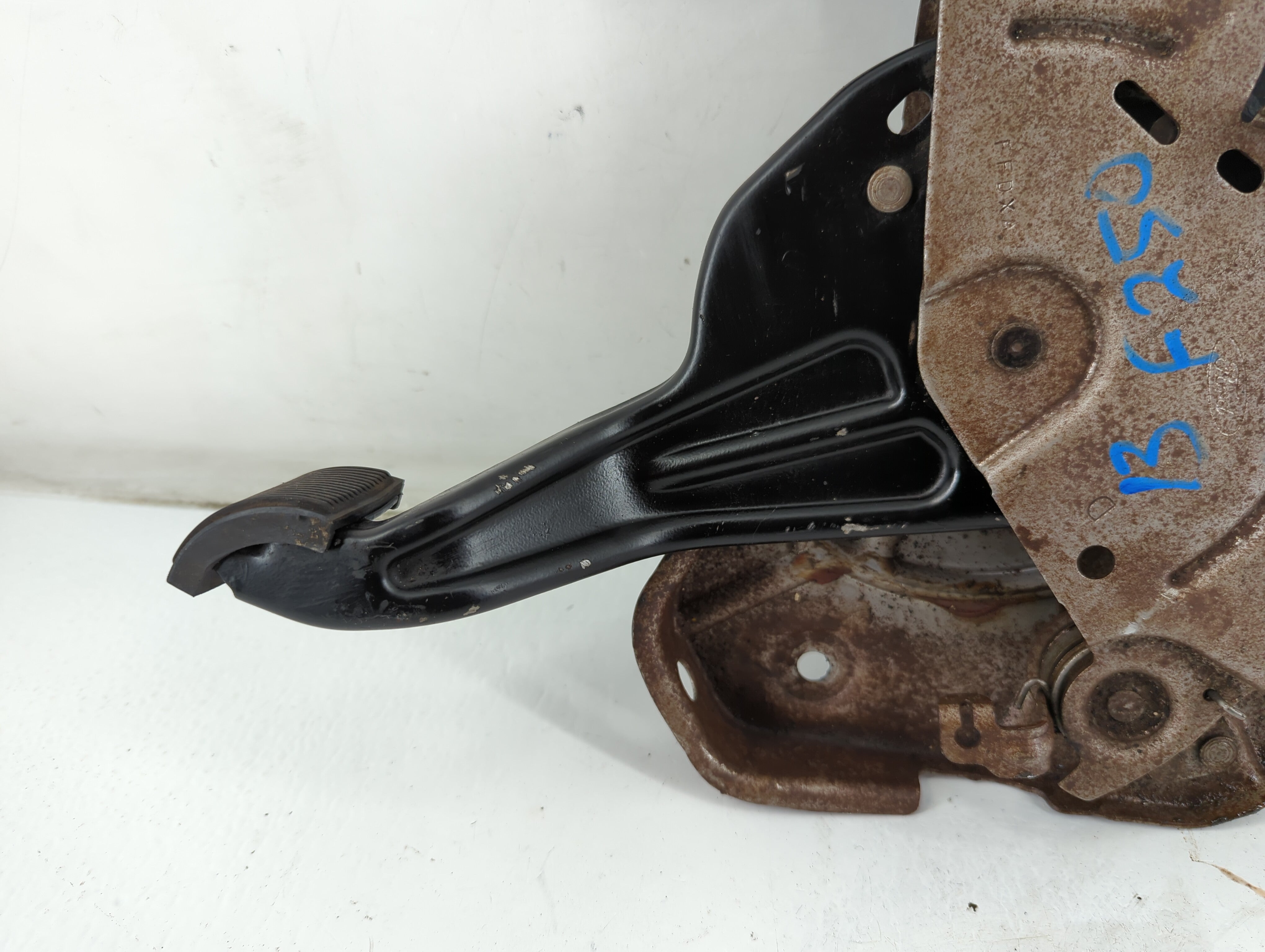 2013 Ford F-350 Super Duty BREAK PEDAL ASSEMBLY - Oemusedautoparts1.com