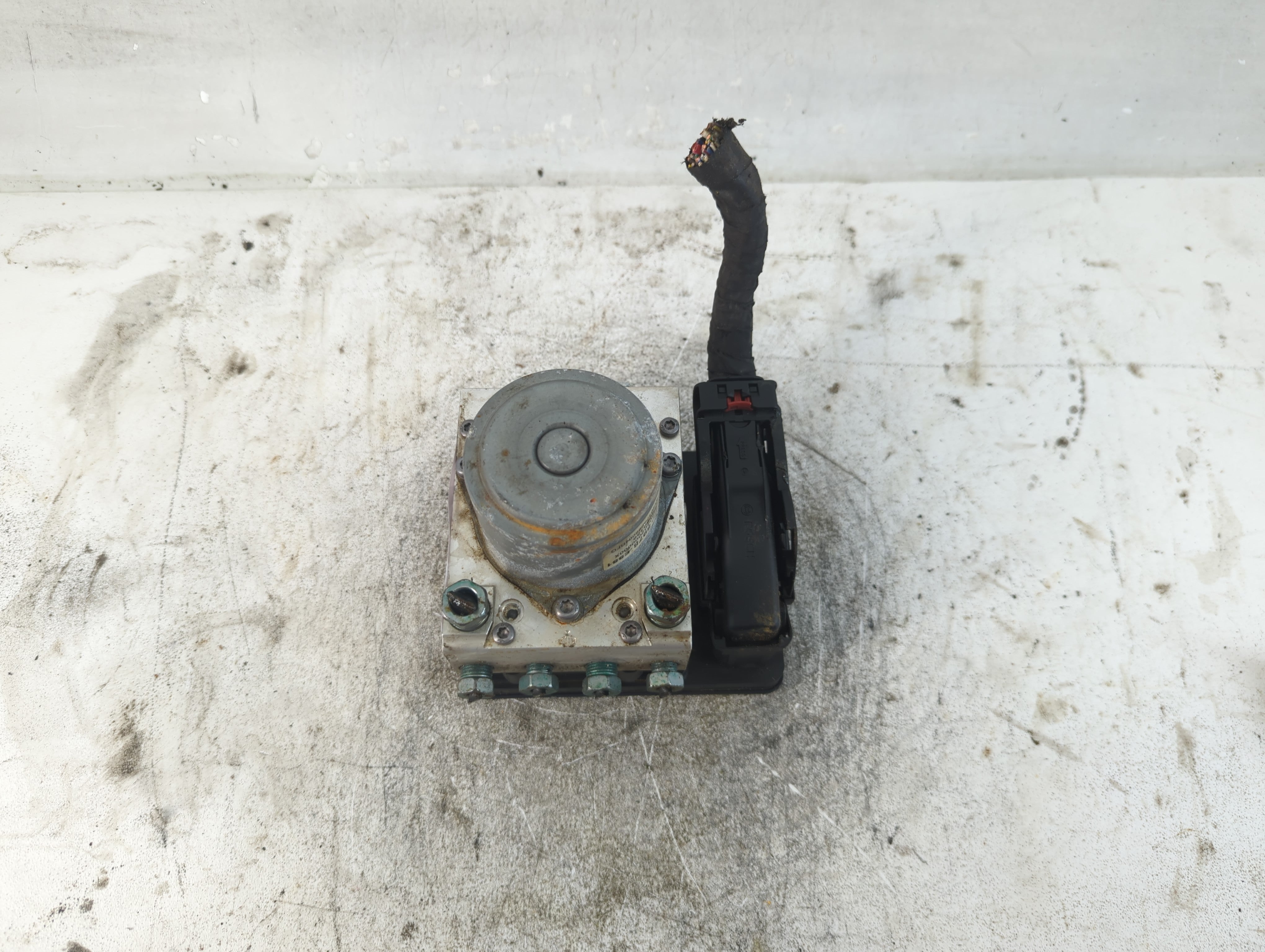 2019-2022 Chevrolet Traverse ABS Pump Control Module Replacement P/N:84738978 Fits Fits 2019 2020 2021 2022 OEM Used Auto Parts - Oemusedautoparts1.com