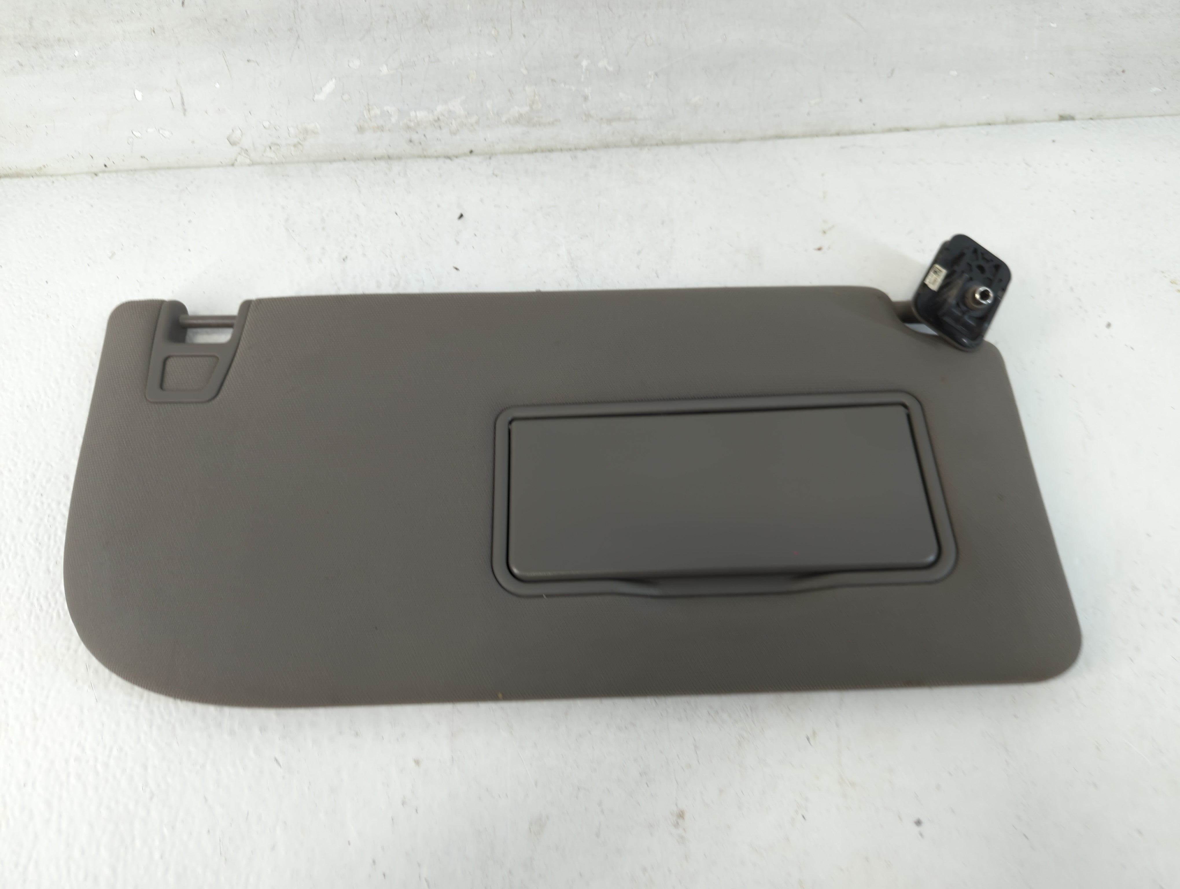 2018-2020 Ford F-150 Sun Visor Shade Replacement Passenger Right Mirror Fits Fits 2018 2019 2020 OEM Used Auto Parts - Oemusedautoparts1.com