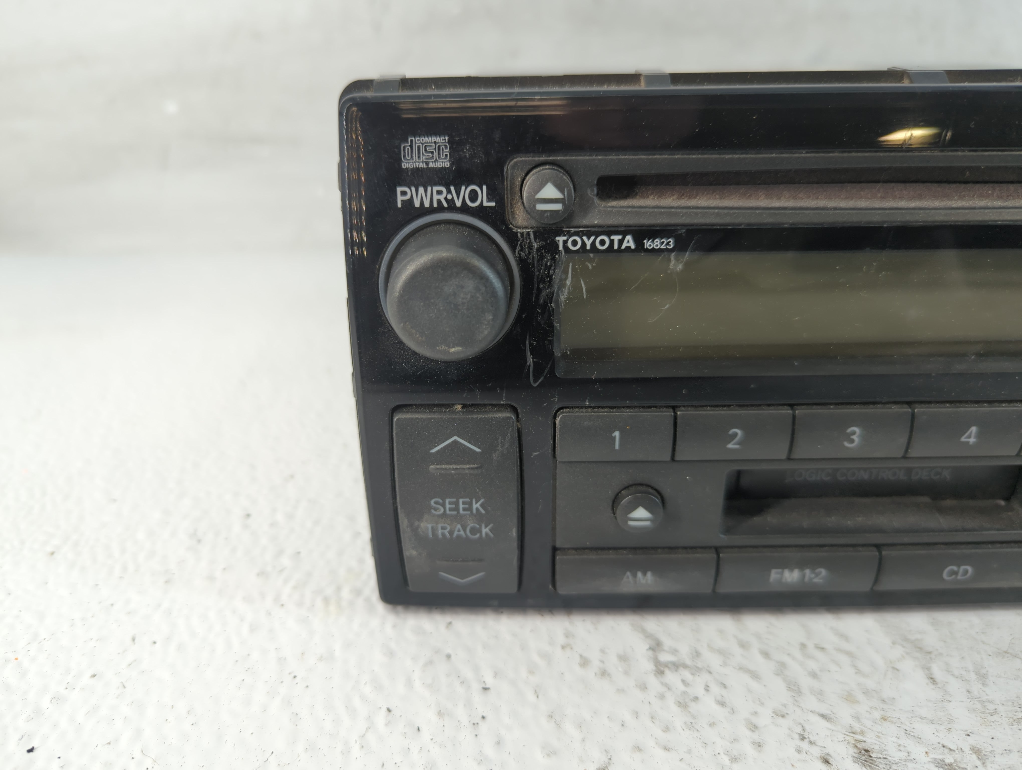 2002-2004 Toyota Camry Radio AM FM Cd Player Receiver Replacement P/N:86120-AA040 Fits Fits 2002 2003 2004 OEM Used Auto Parts - Oemusedautoparts1.com