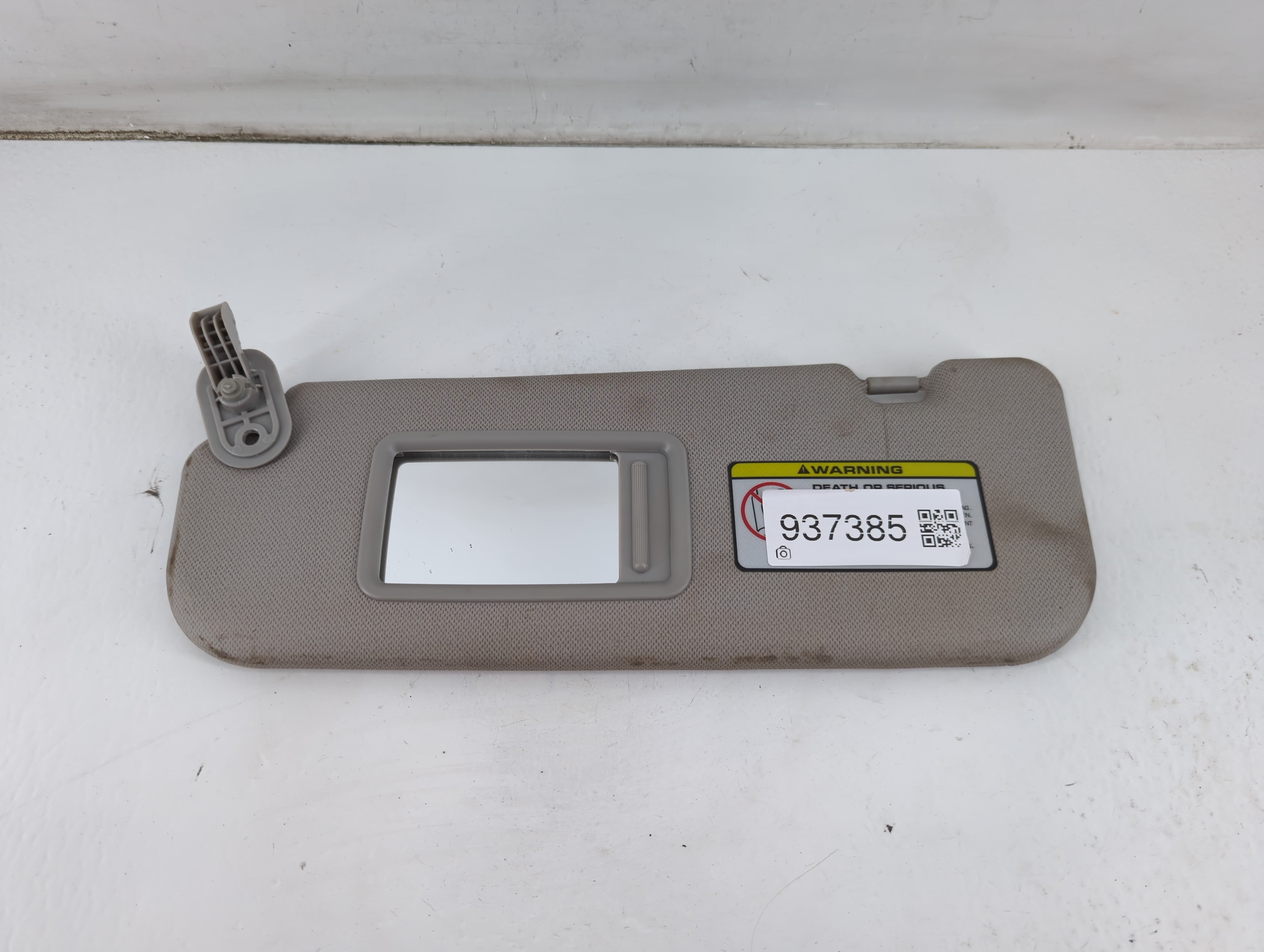 2006-2009 Volkswagen Rabbit Sun Visor Shade Replacement Driver Left Mirror Fits Fits 2006 2007 2008 2009 OEM Used Auto Parts - Oemusedautoparts1.com