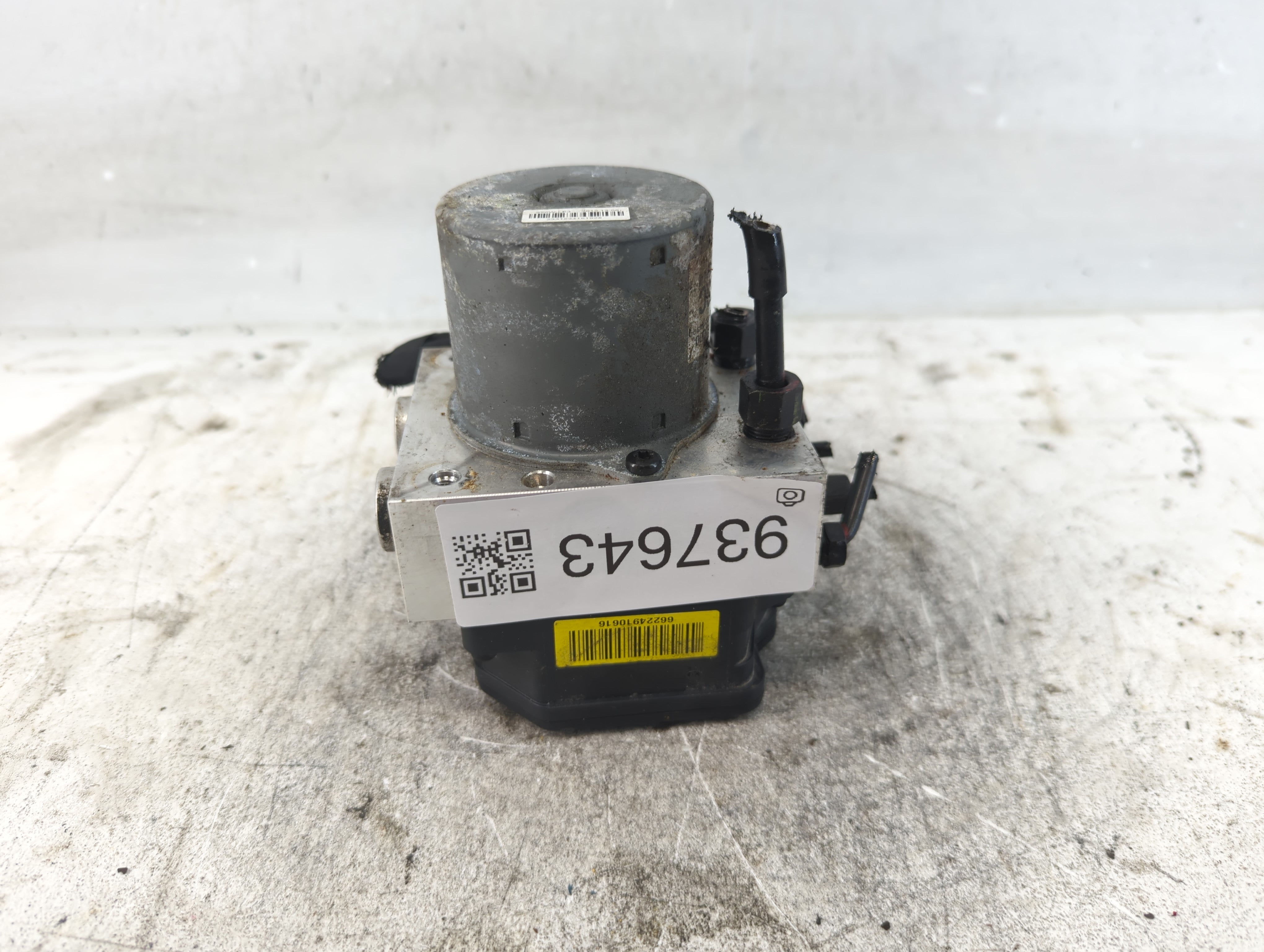 2013 Hyundai Santa Fe ABS Pump Control Module Replacement P/N:58920-4Z000 Fits OEM Used Auto Parts - Oemusedautoparts1.com