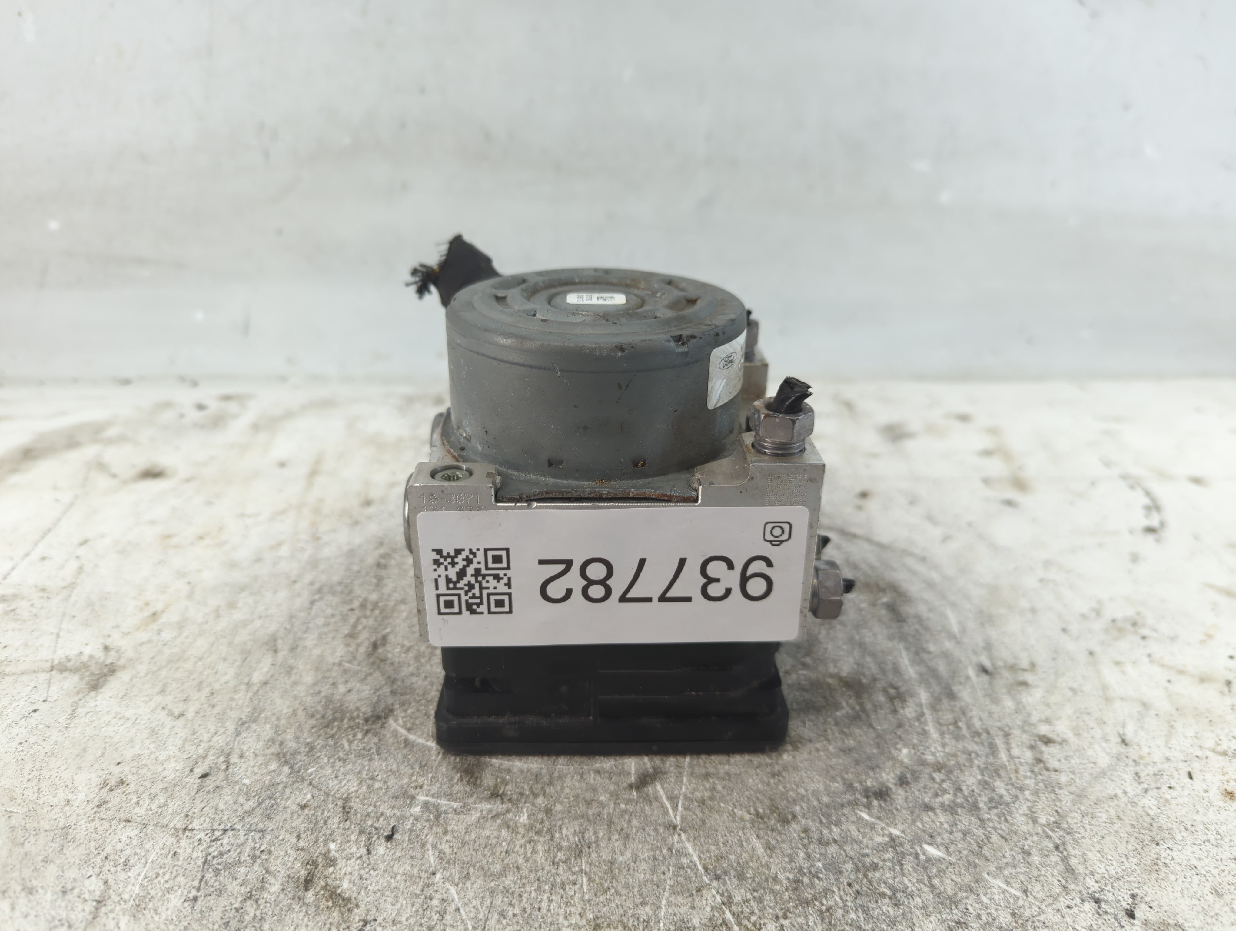 2016-2018 Ford Focus ABS Pump Control Module Replacement P/N:F1FC-2C405-AH Fits Fits 2016 2017 2018 OEM Used Auto Parts - Oemusedautoparts1.com