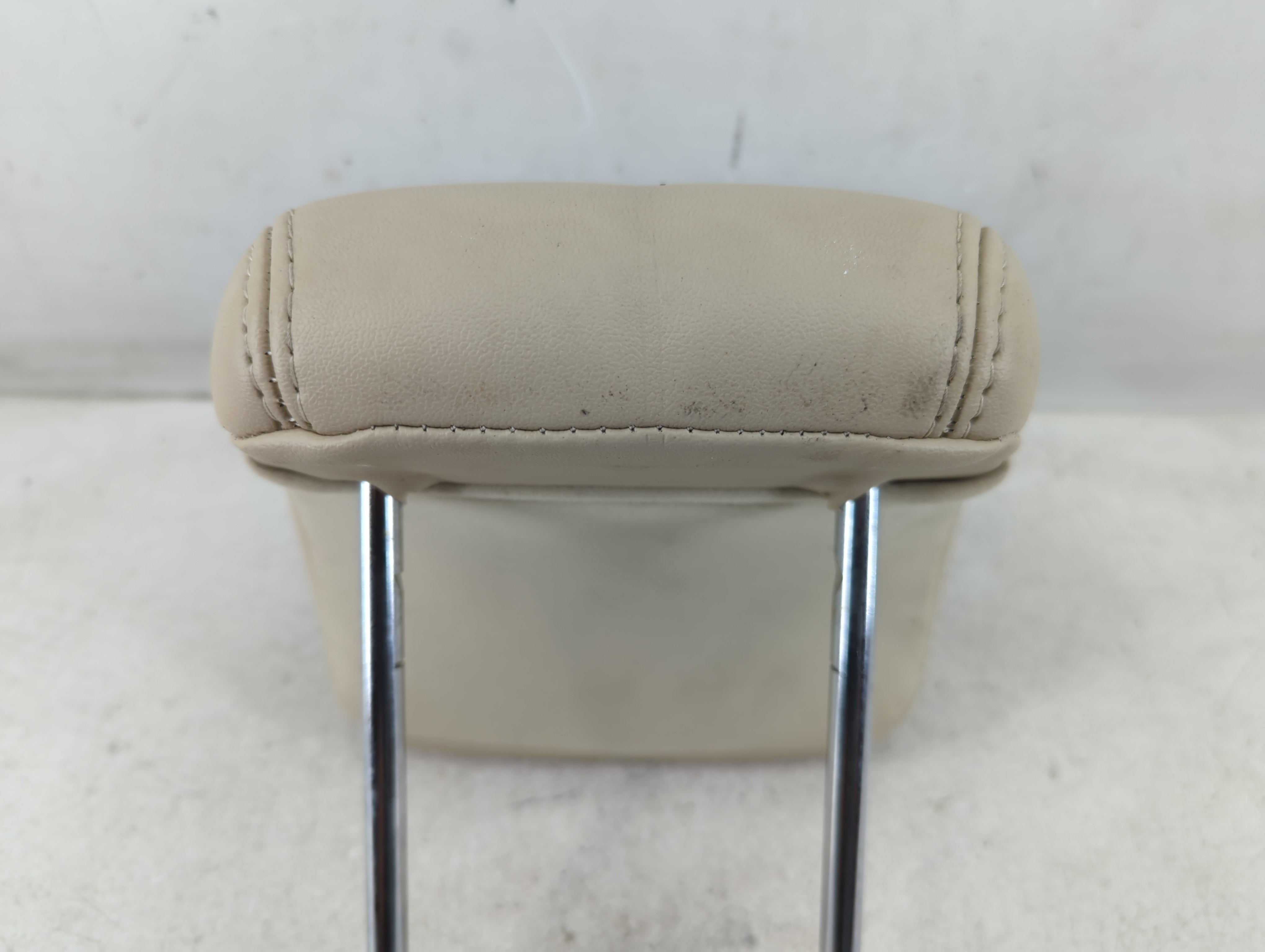 2011-2012 Lincoln Mkz Headrest Head Rest Rear Center Seat Fits Fits 2011 2012 OEM Used Auto Parts - Oemusedautoparts1.com