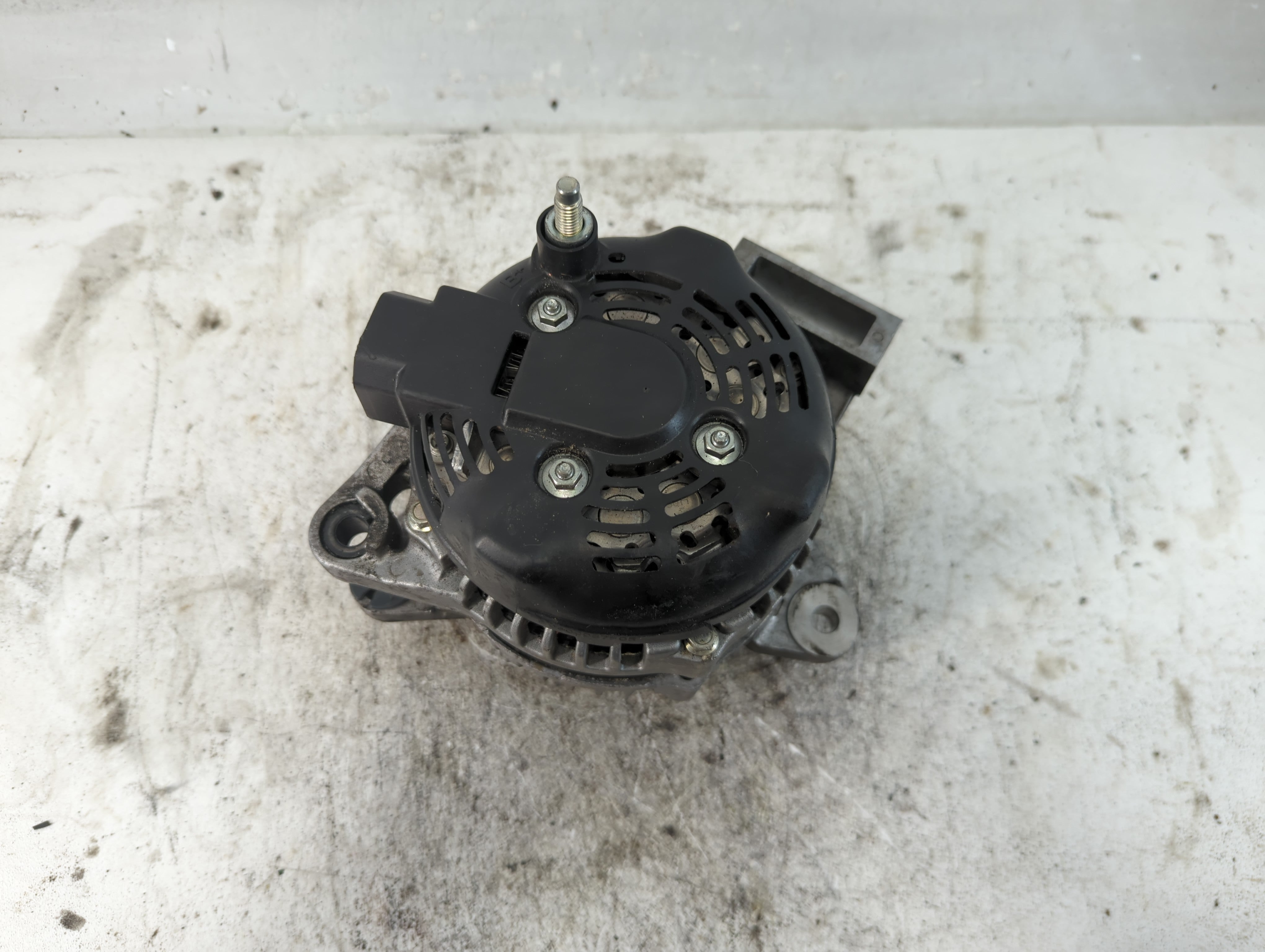 2006-2011 Cadillac Dts Alternator Replacement Generator Charging Assembly Engine OEM P/N:104210-4371 84009378 Fits OEM Used Auto Parts - Oemusedautoparts1.com