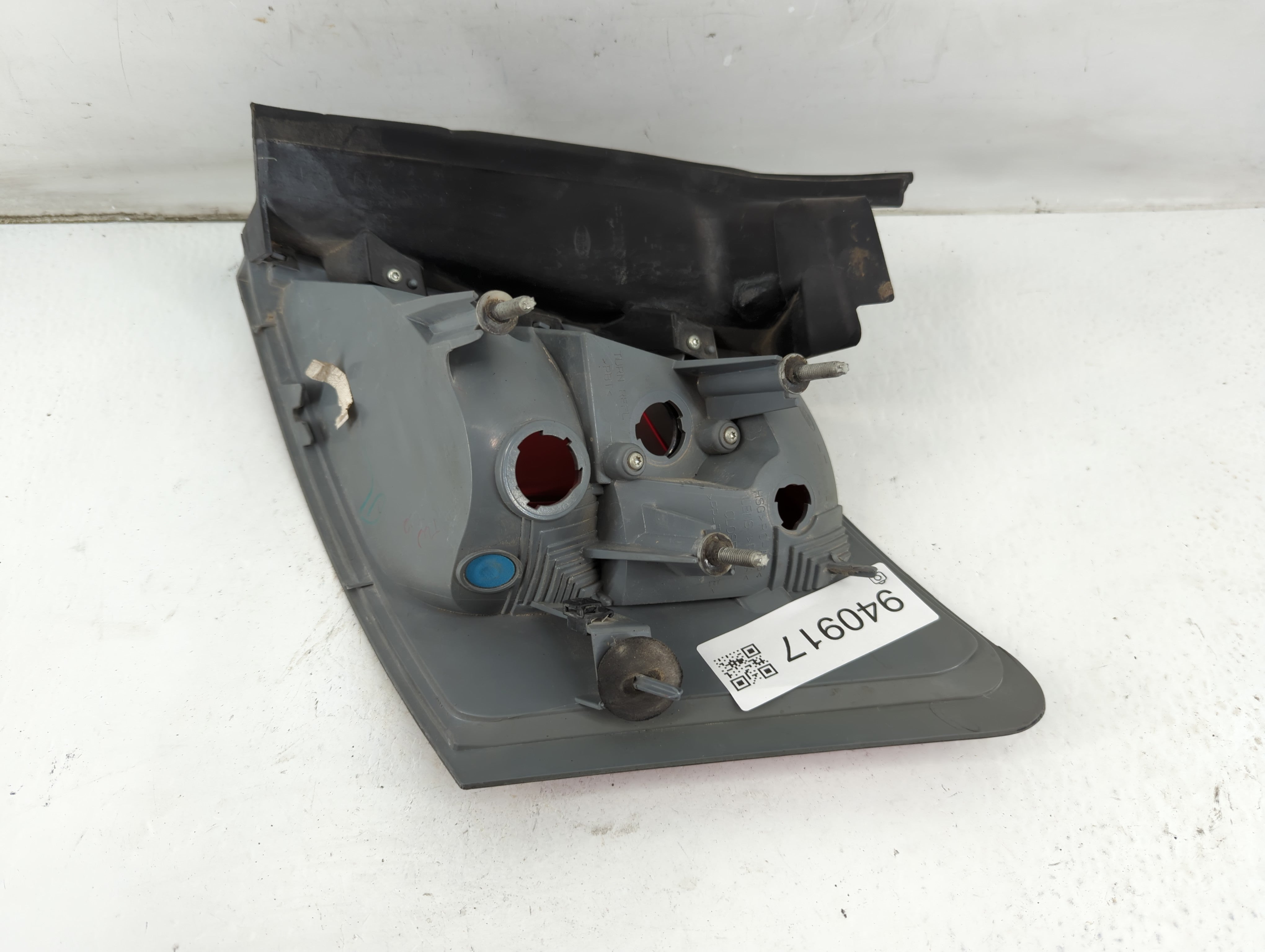 2010-2012 Ford Taurus Tail Light Assembly Passenger Right OEM P/N:AG13-13405-B AG13-13B505-B Fits Fits 2010 2011 2012 OEM Used Auto Parts - Oemusedautoparts1.com