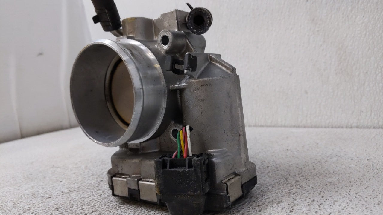 2011-2015 Hyundai Sonata Throttle Body P/N:35100-2G800 Fits 2011 2012 2013 2014 2015 2016 OEM Used Auto Parts - Oemusedautoparts1.com