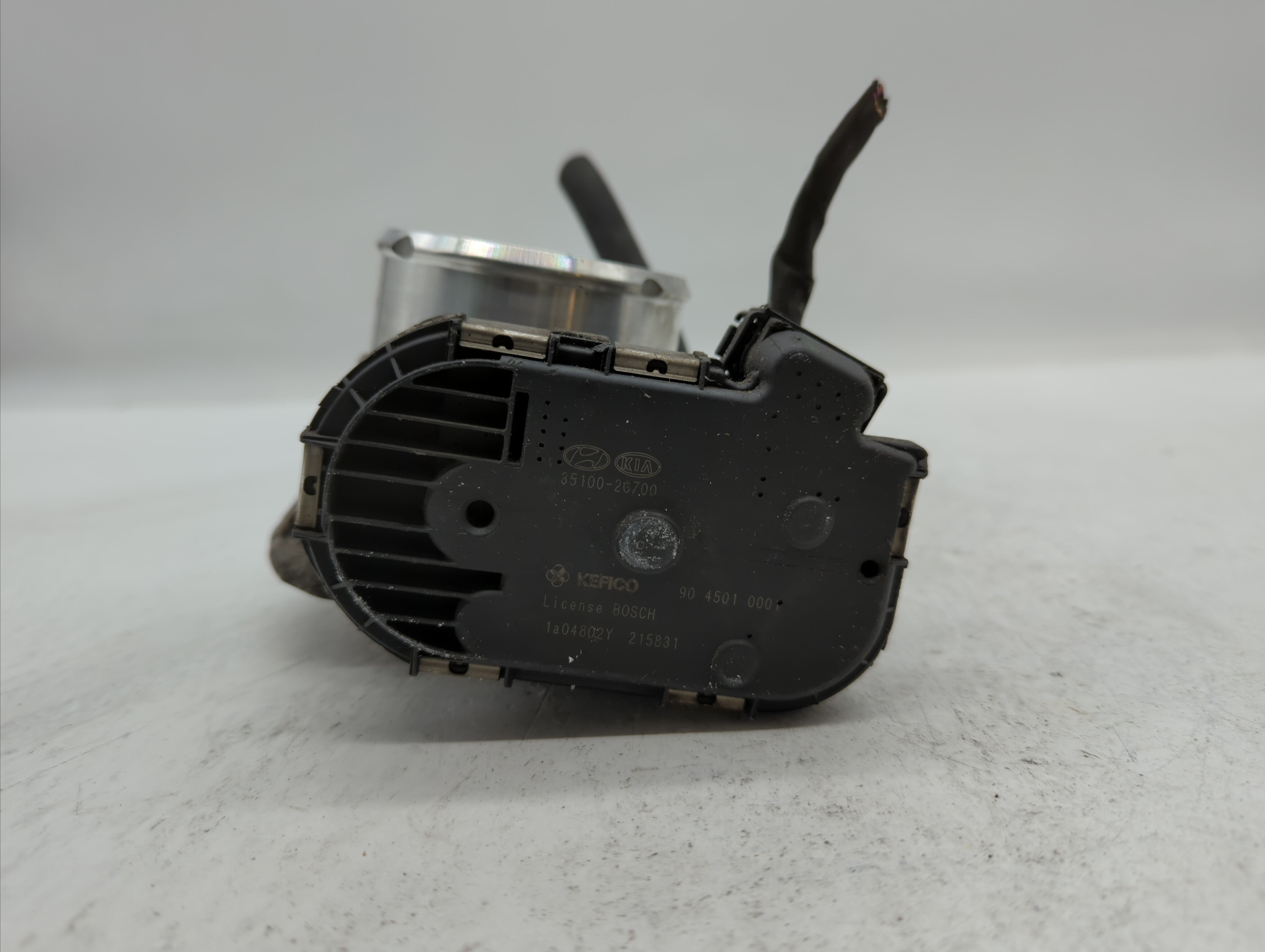 2011-2014 Hyundai Sonata Throttle Body P/N:35100-2G700 Fits 2011 2012 2013 2014 2015 2016 OEM Used Auto Parts - Oemusedautoparts1.com