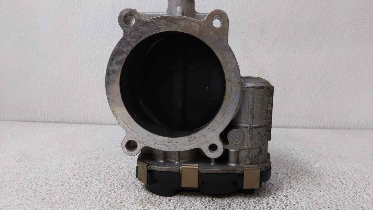 2006-2011 Cadillac Dts Throttle Body P/N:RME87 2B5495 Fits 2006 2007 2008 2009 2010 2011 OEM Used Auto Parts - Oemusedautoparts1.com