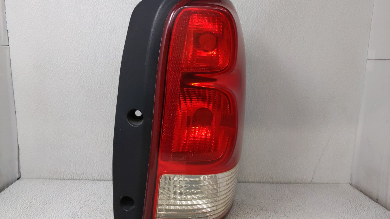 2005 Buick Terraza Tail Light Assembly Passenger Right OEM P/N:249720 Fits OEM Used Auto Parts - Oemusedautoparts1.com