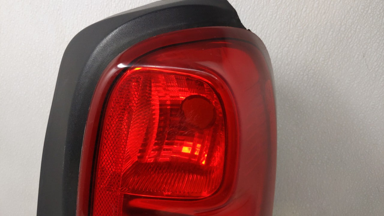 2005 Buick Terraza Tail Light Assembly Passenger Right OEM P/N:249720 Fits OEM Used Auto Parts - Oemusedautoparts1.com