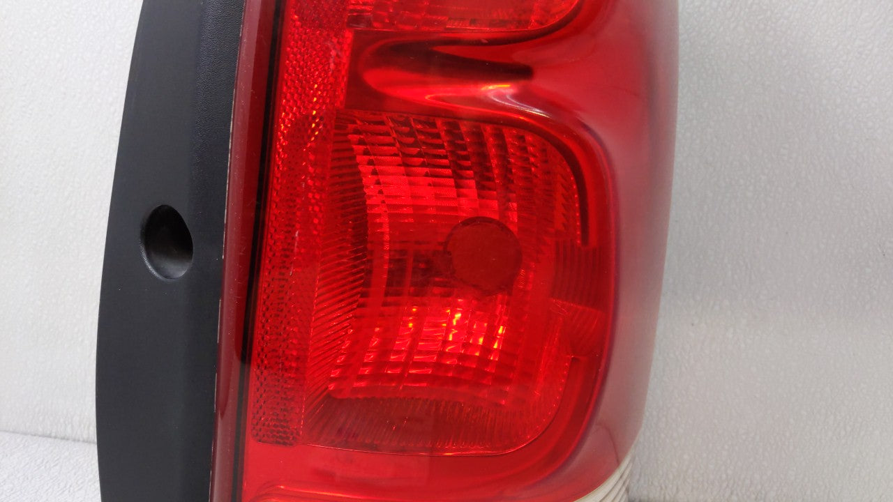 2005 Buick Terraza Tail Light Assembly Passenger Right OEM P/N:249720 Fits OEM Used Auto Parts - Oemusedautoparts1.com