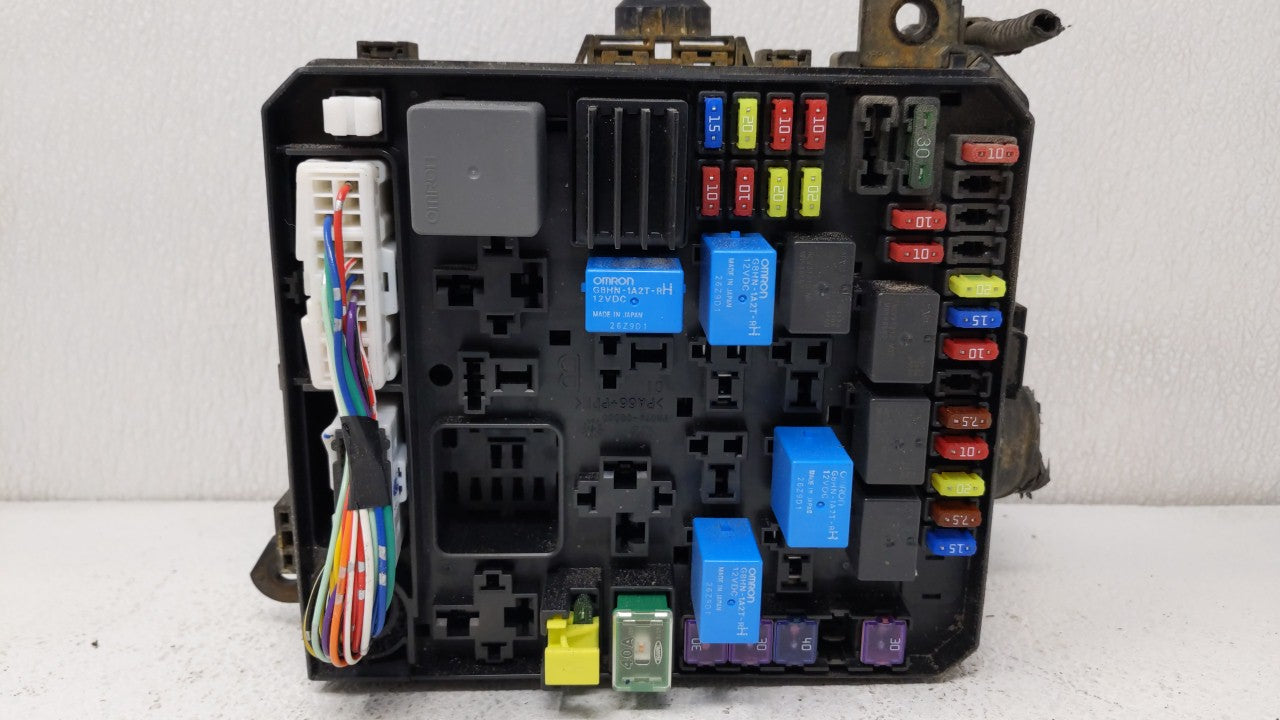 2010 Mitsubishi Outlander Fusebox Fuse Box Panel Relay Module Fits OEM Used Auto Parts - Oemusedautoparts1.com