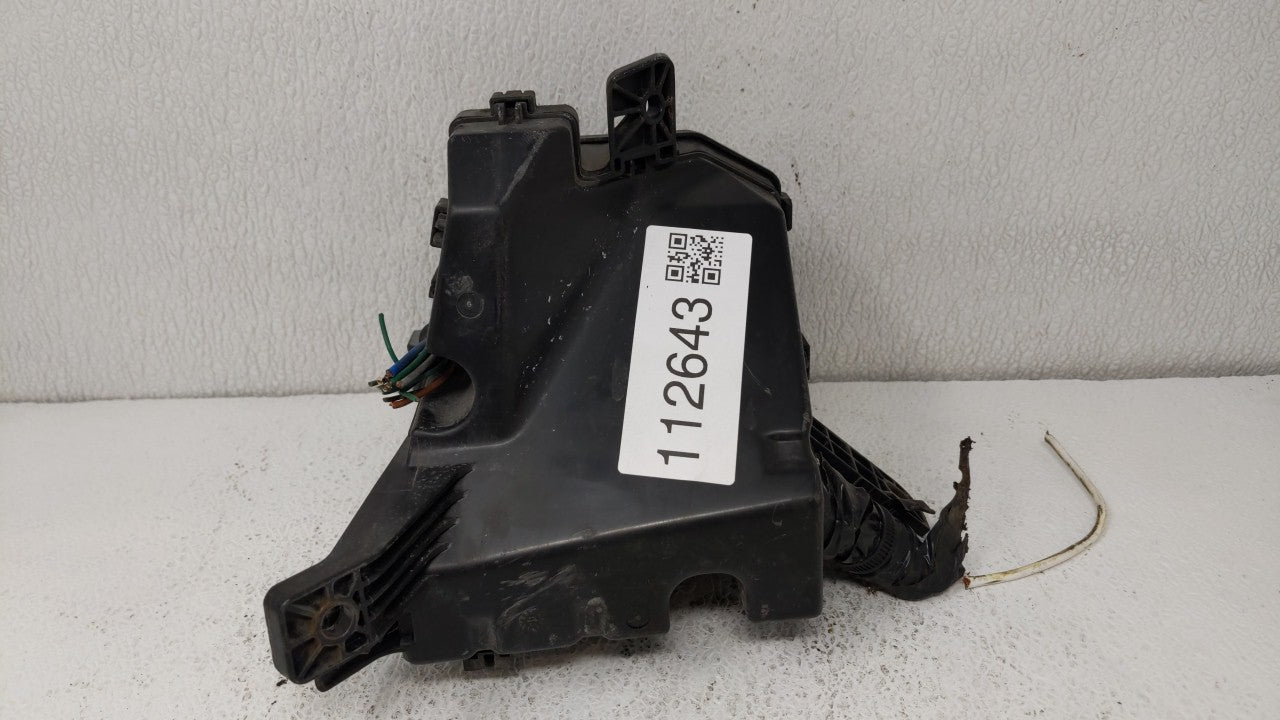 2006-2011 Toyota Yaris Fusebox Fuse Box Panel Relay Module P/N:82662-52301 Fits 2006 2007 2008 2009 2010 2011 OEM Used Auto Parts - Oemusedautoparts1.com