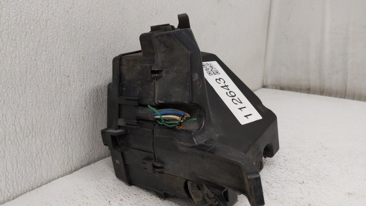 2006-2011 Toyota Yaris Fusebox Fuse Box Panel Relay Module P/N:82662-52301 Fits 2006 2007 2008 2009 2010 2011 OEM Used Auto Parts - Oemusedautoparts1.com