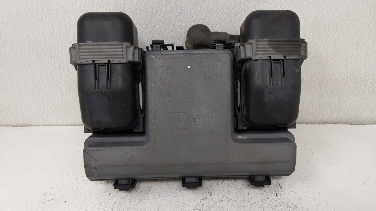 2013-2019 Nissan Sentra Fusebox Fuse Box Panel Relay Module P/N:284B7 3RA1A 284B7 3RA1B Fits 2013 2014 2015 2016 2017 2018 2019 OEM Used Auto Parts - Oemusedautoparts1.com