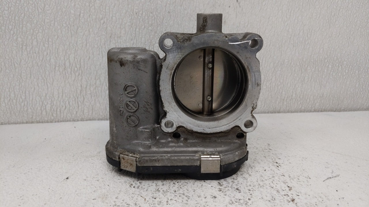 2012-2013 Ford Focus Throttle Body P/N:CM5E-9F991-AD DS7E-9F991-BB Fits 2012 2013 2014 2015 2016 2017 OEM Used Auto Parts - Oemusedautoparts1.com