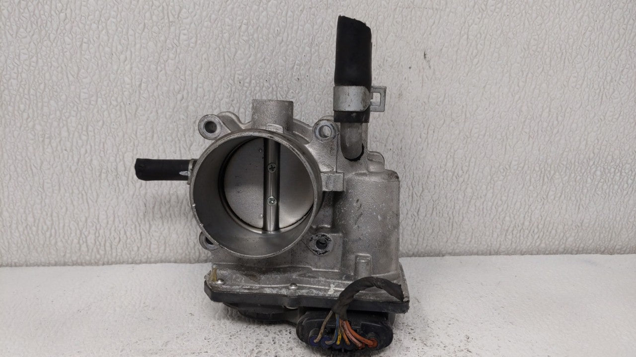 2012-2019 Kia Soul Throttle Body P/N:35100-2B300 Fits 2012 2013 2014 2015 2016 2017 2018 2019 OEM Used Auto Parts - Oemusedautoparts1.com