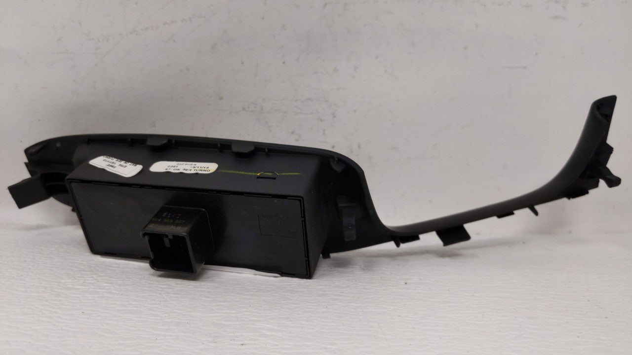 2011-2018 Volkswagen Jetta Master Power Window Switch Replacement Driver Side Left P/N:1K4 959 857 B 1K0 959 565 K Fits OEM Used Auto Parts - Oemusedautoparts1.com