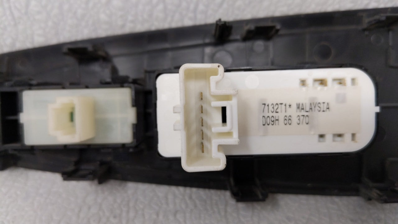 2018 Toyota Yaris Ia Passeneger Right Power Window Switch D09h 66 370 117947 - Oemusedautoparts1.com