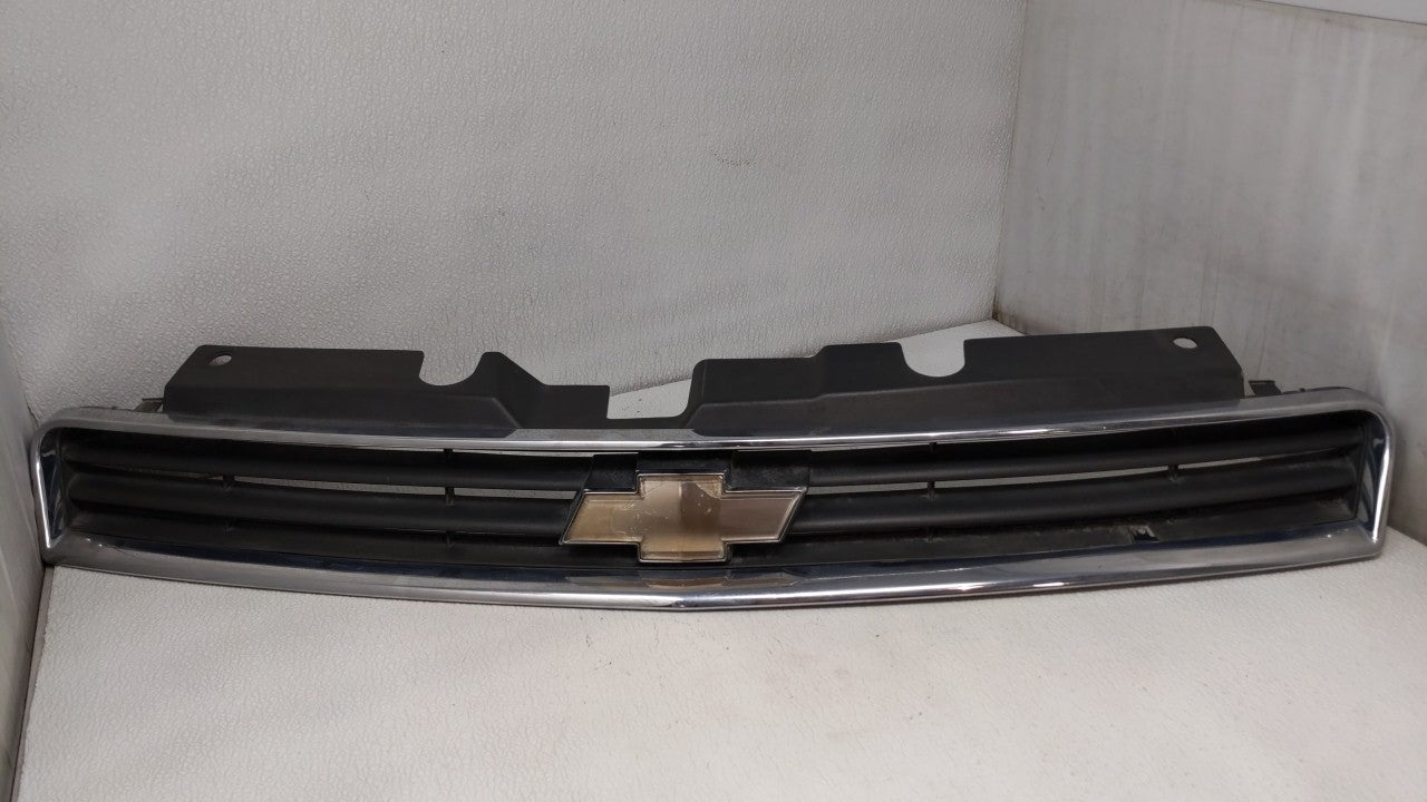2006 Chevrolet Impala Front Bumper Grille Cover - Oemusedautoparts1.com