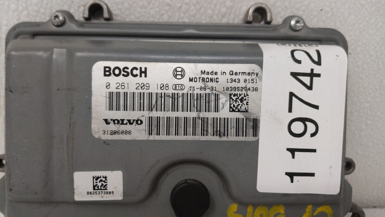 2012 Volvo S60 PCM Engine Computer ECU ECM PCU OEM P/N:0 261 209 108 Fits OEM Used Auto Parts - Oemusedautoparts1.com