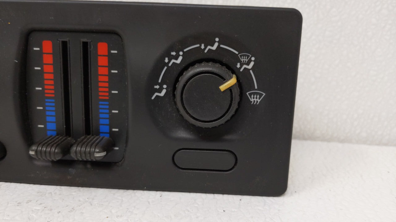 Chevrolet Trailblazer Ext Climate Control Module Temperature AC/Heater Replacement Fits OEM Used Auto Parts - Oemusedautoparts1.com
