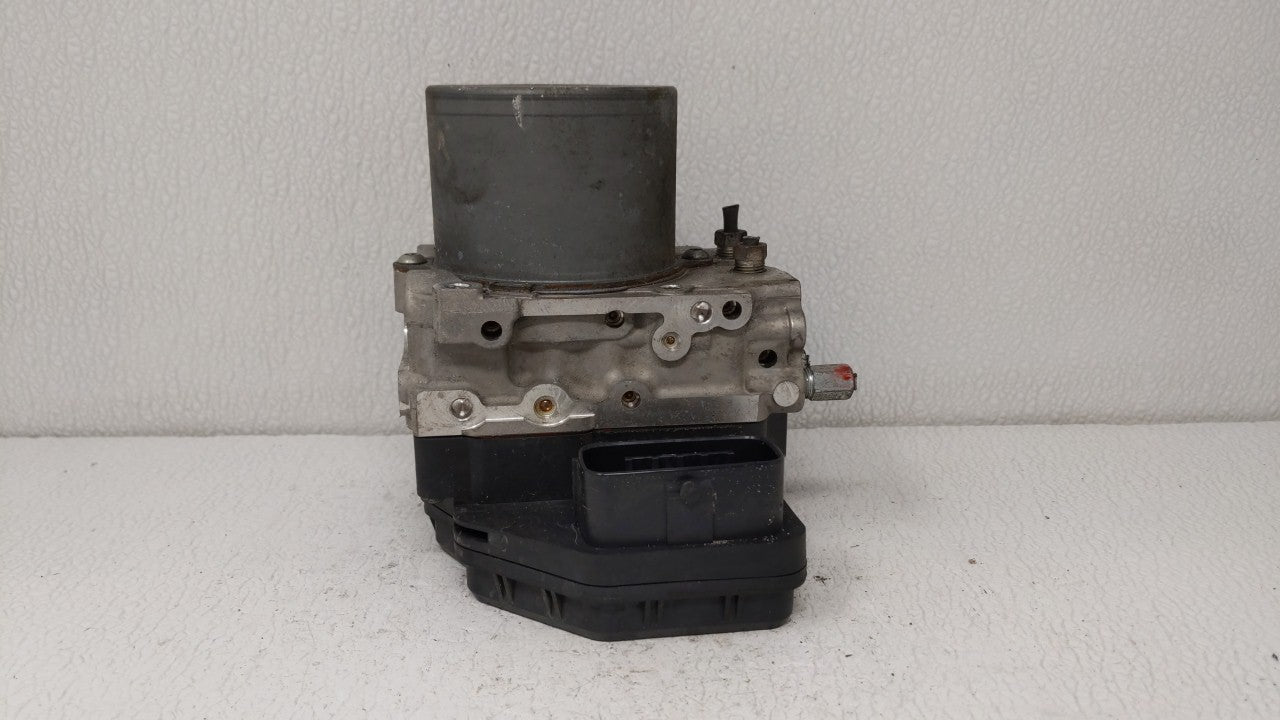 2012 Scion Xb ABS Pump Control Module Replacement P/N:89541-12820 44540-12510 Fits OEM Used Auto Parts - Oemusedautoparts1.com