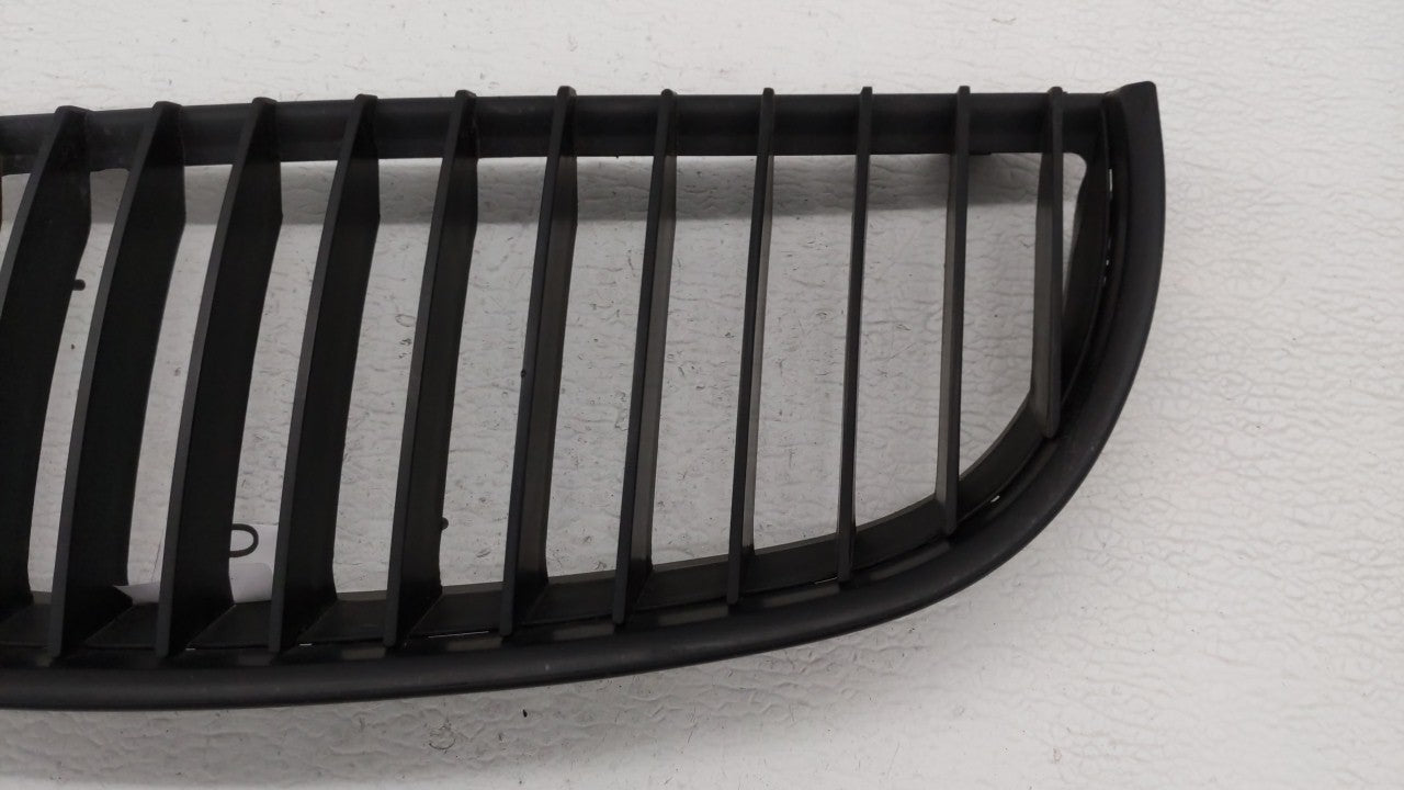 2006-2006 Bmw 325i Front Bumper Grille Cover 132021 - Oemusedautoparts1.com