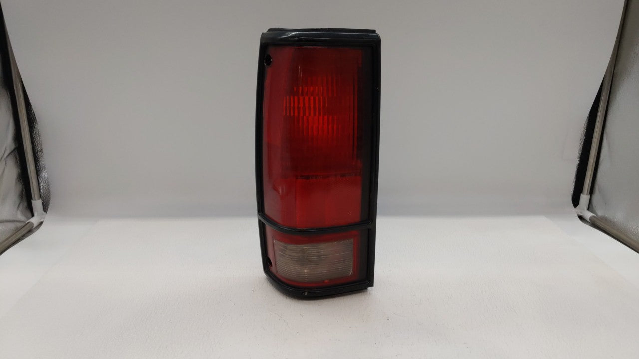 1992 Gmc Typhoon Tail Light Assembly Driver Left OEM P/N:16501483 Fits OEM Used Auto Parts - Oemusedautoparts1.com