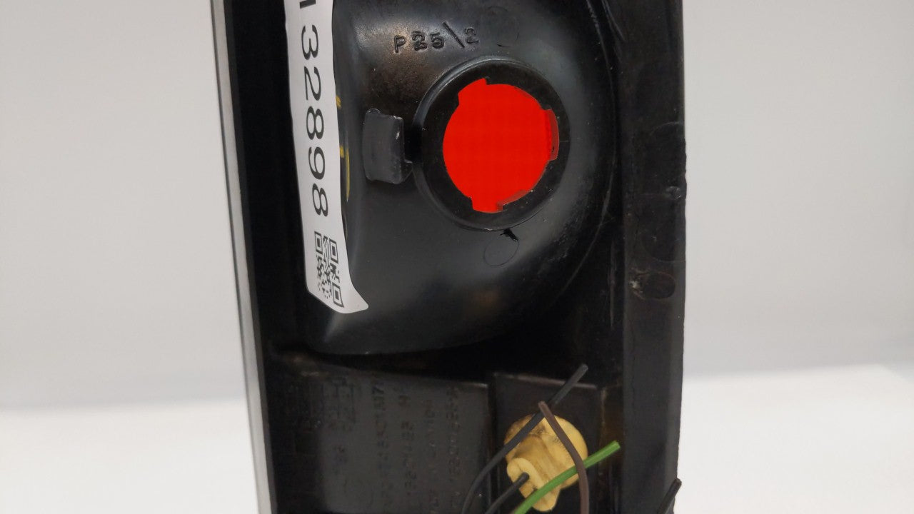 1992 Gmc Typhoon Tail Light Assembly Driver Left OEM P/N:16501483 Fits OEM Used Auto Parts - Oemusedautoparts1.com