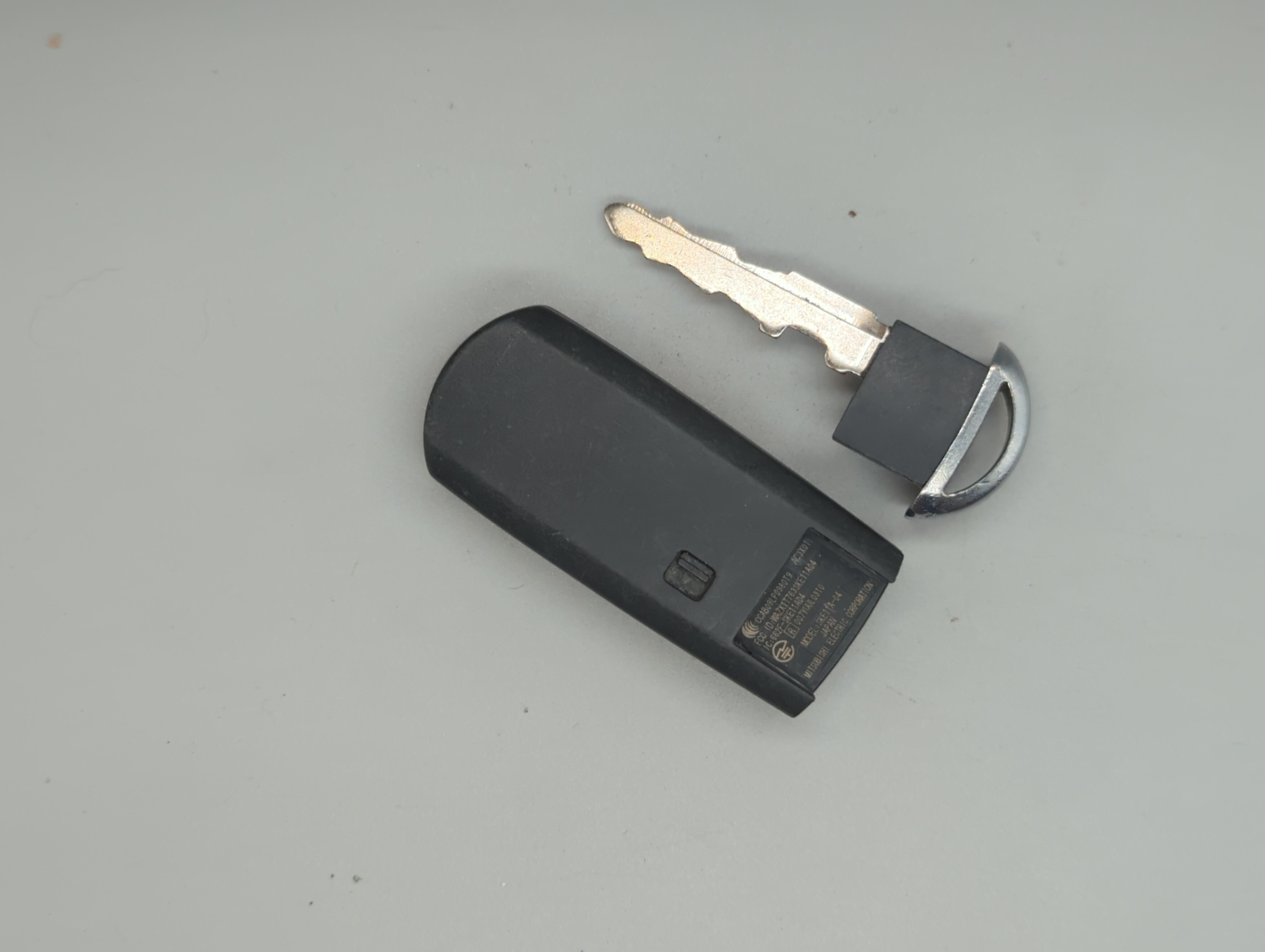 Mazda Cx-9 Keyless Entry Remote Fob Wazx1t763ske11a04 4 Buttons - Oemusedautoparts1.com