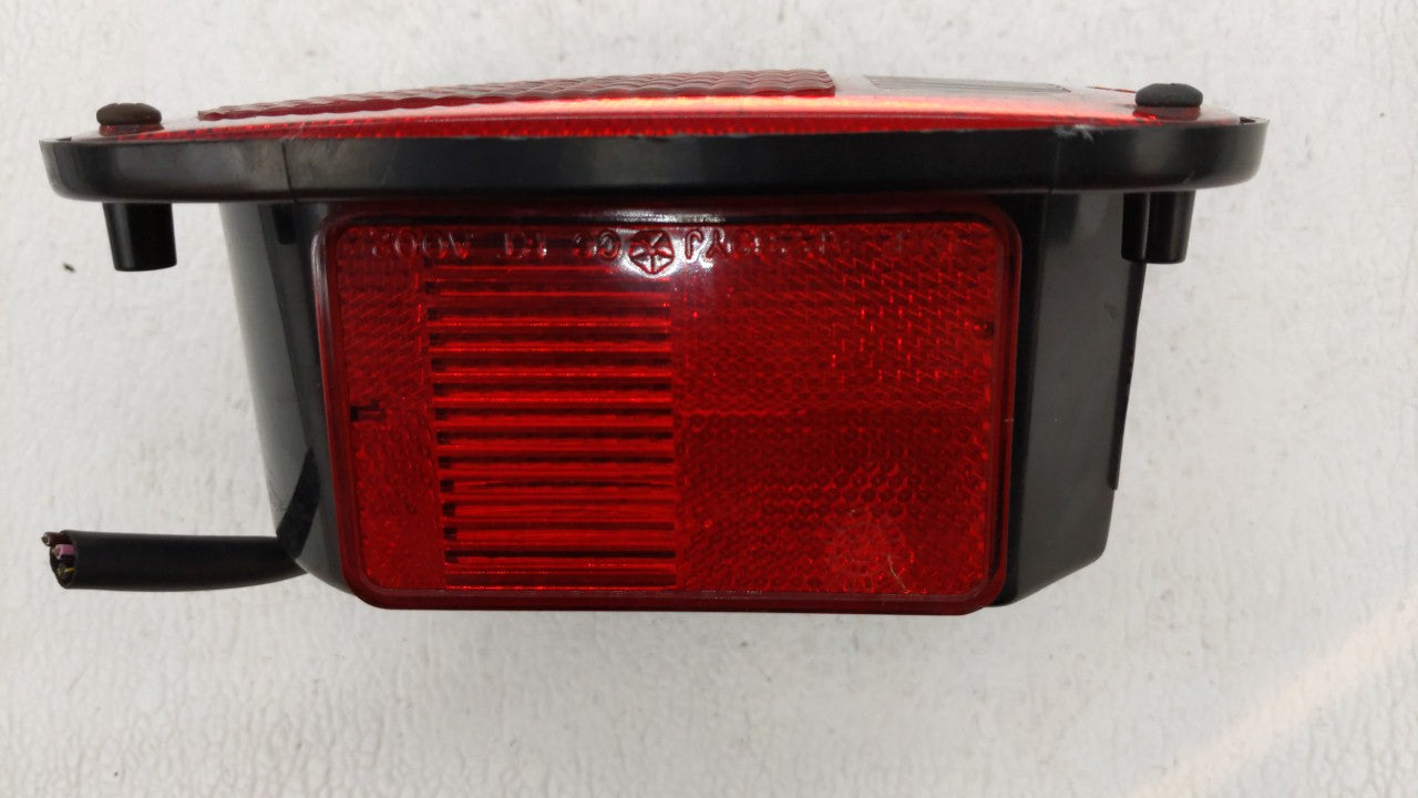 1998-2006 Jeep Wrangler Tail Light Assembly Passenger Right OEM Fits 1998 1999 2000 2001 2002 2003 2004 2005 2006 OEM Used Auto Parts - Oemusedautoparts1.com