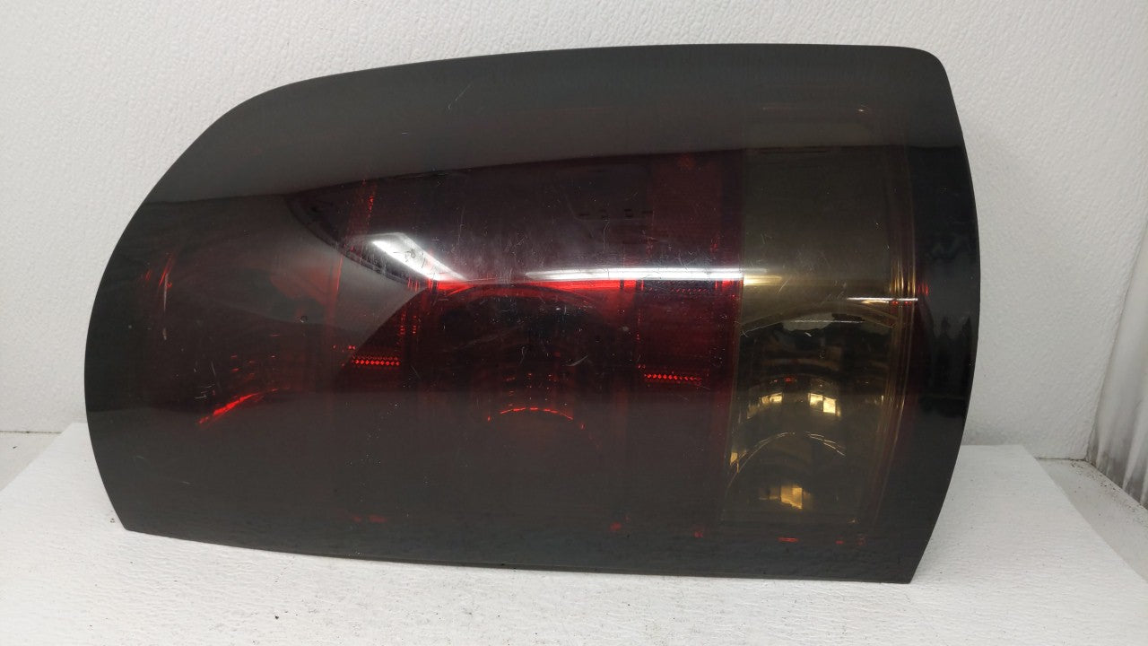 2009-2014 Gmc Sierra Tail Light Assembly Passenger Right OEM P/N:400168 011 A1 Fits 2009 2010 2011 2012 2013 2014 OEM Used Auto Parts - Oemusedautoparts1.com