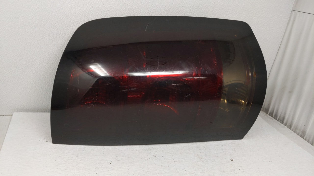 2009-2014 Gmc Sierra Tail Light Assembly Passenger Right OEM P/N:400168 011 A1 Fits 2009 2010 2011 2012 2013 2014 OEM Used Auto Parts - Oemusedautoparts1.com