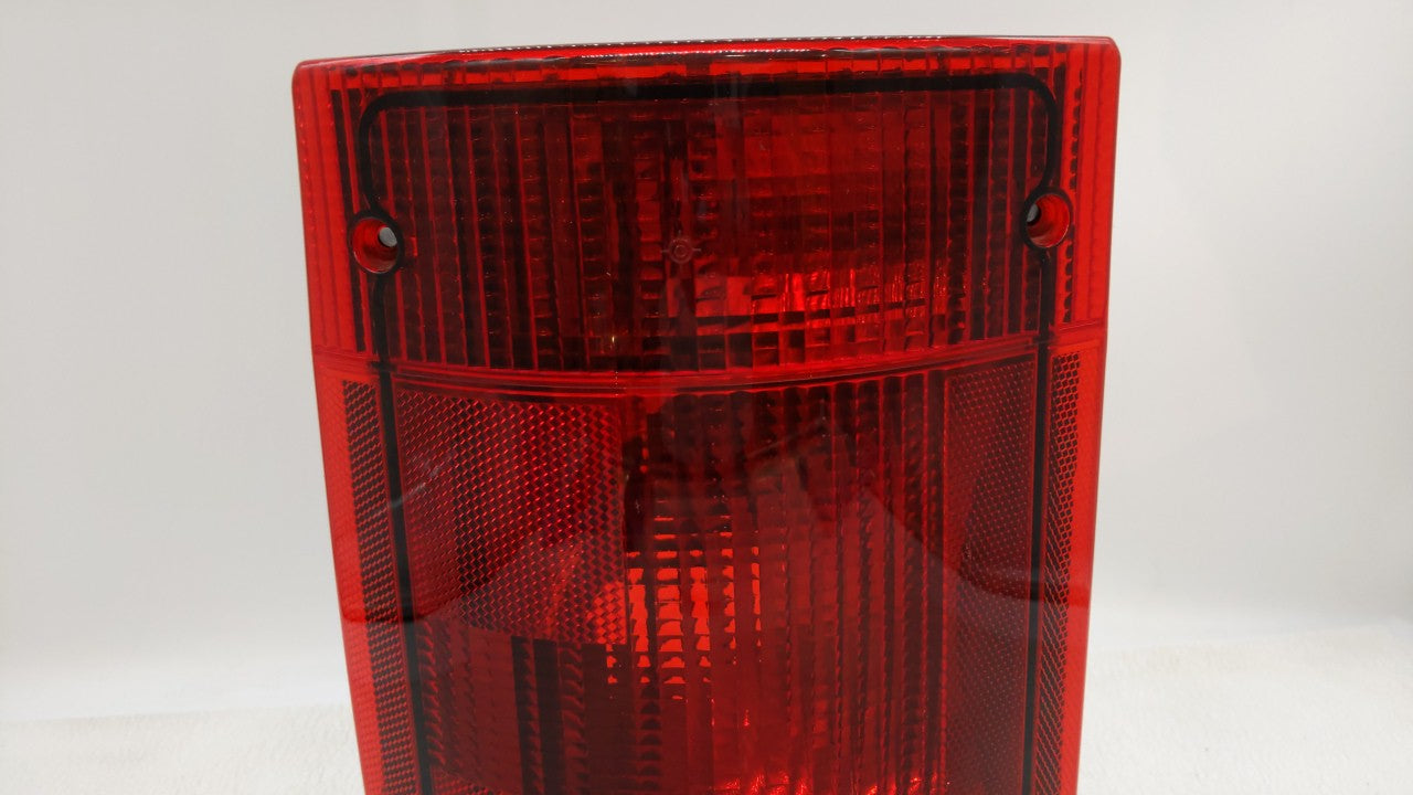 2007 Mercedes-Benz E350 Tail Light Assembly Driver Left OEM P/N:F7UB 13441 A1 Fits 2005 2006 2008 2009 2010 2011 2012 2013 2014 OEM Used Auto Parts - Oemusedautoparts1.com