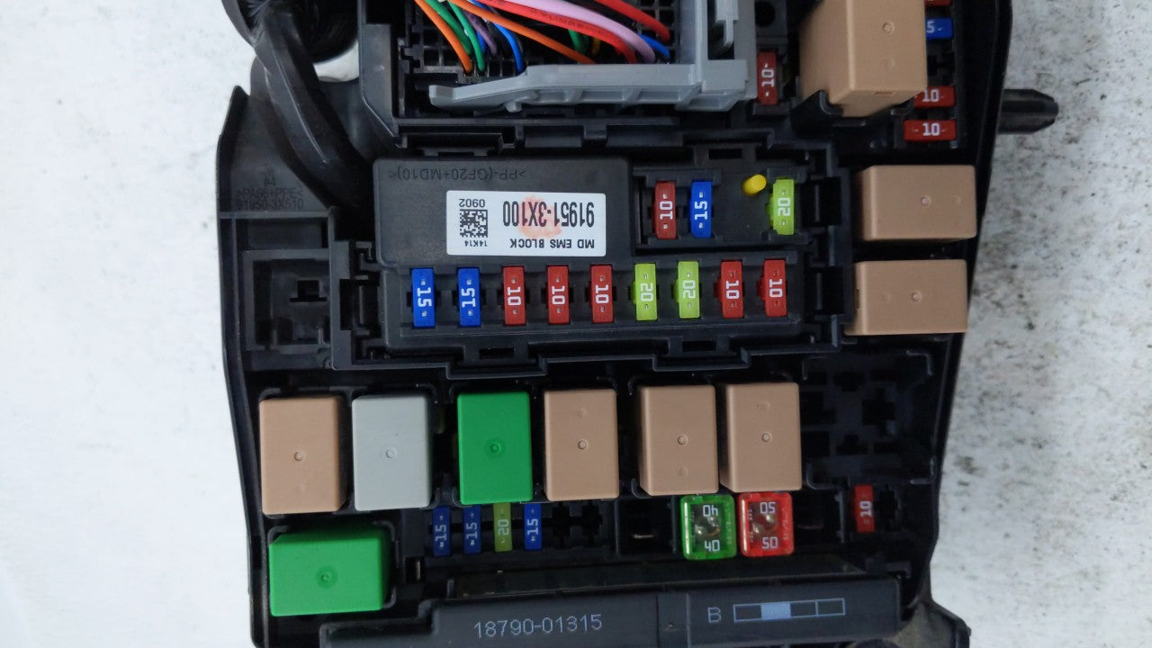 2014-2016 Hyundai Elantra Fusebox Fuse Box Panel Relay Module P/N:91266-3X060 Fits 2014 2015 2016 OEM Used Auto Parts - Oemusedautoparts1.com