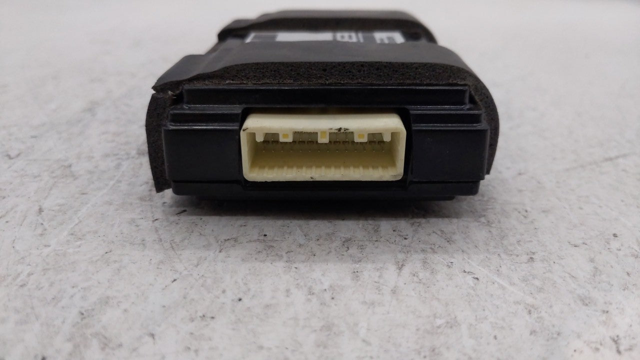 2011-2013 Nissan Altima Chassis Control Module Ccm Bcm Body Control - Oemusedautoparts1.com