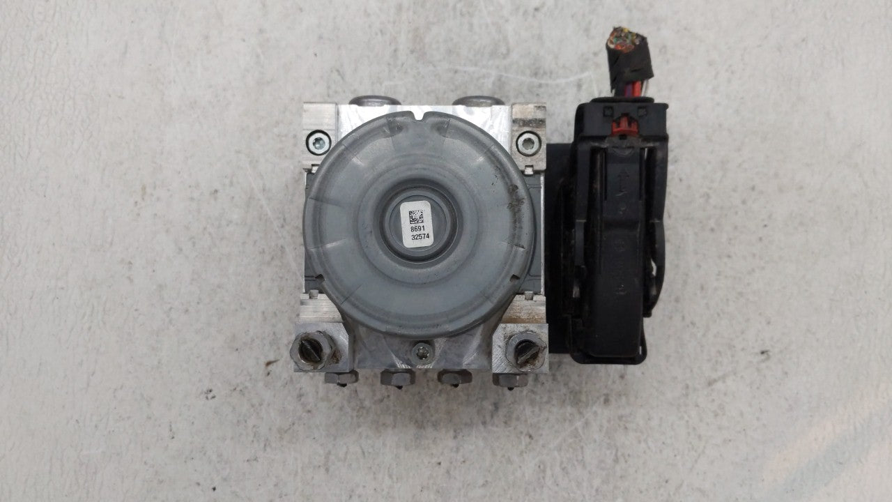 2018-2019 Chevrolet Equinox ABS Pump Control Module Replacement P/N:84342052 84342055 Fits 2018 2019 OEM Used Auto Parts - Oemusedautoparts1.com