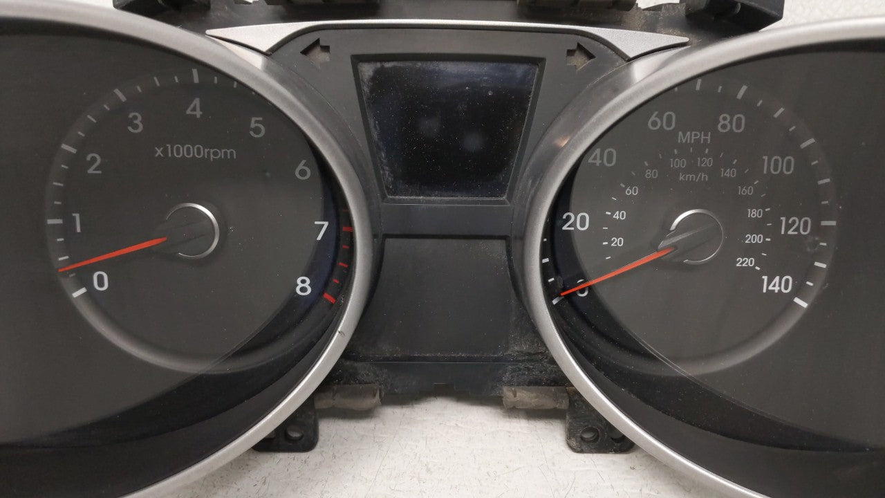 2014-2015 Hyundai Tucson Instrument Cluster Speedometer Gauges P/N:94011-2S080 Fits 2014 2015 OEM Used Auto Parts - Oemusedautoparts1.com