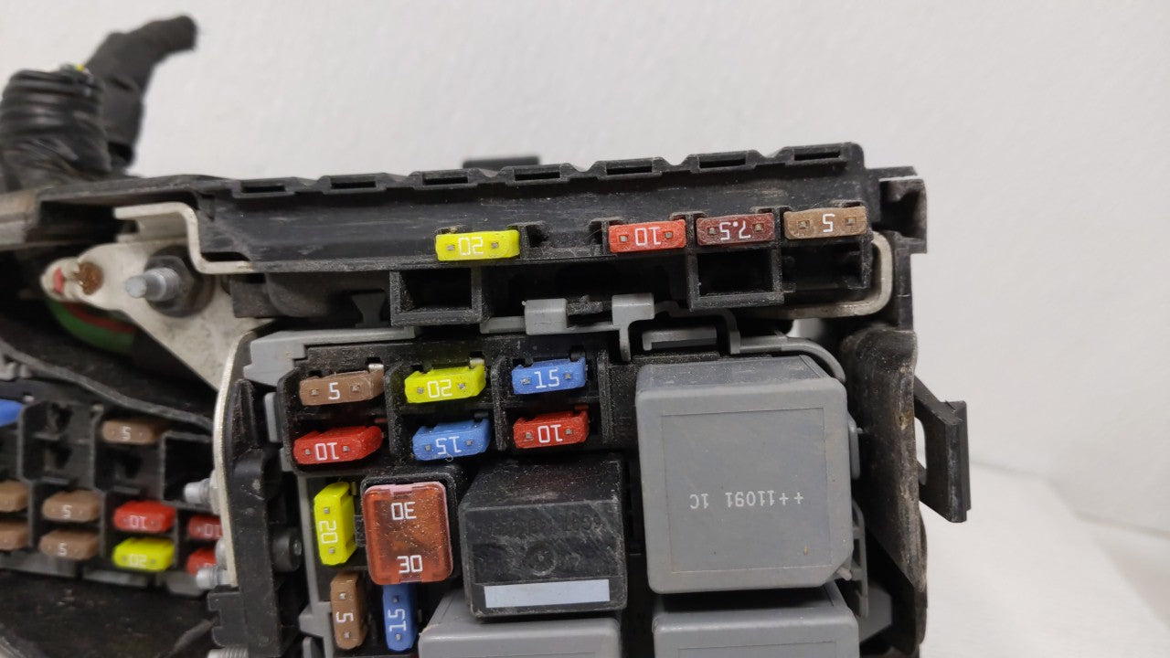 2009 Volvo S60 Fusebox Fuse Box Panel Relay Module Fits 2011 OEM Used Auto Parts - Oemusedautoparts1.com