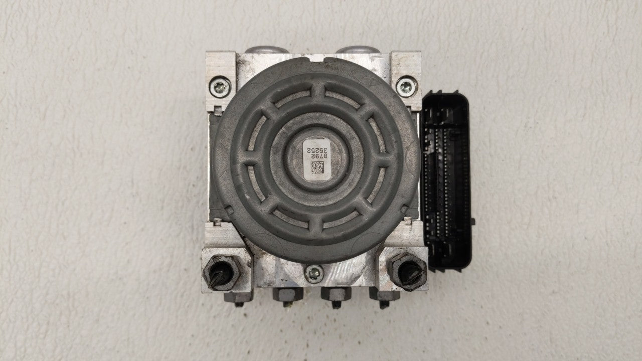 2014-2016 Ford Fusion ABS Pump Control Module Replacement P/N:EG9C-2C405-AF EG9C-2C405-AE Fits 2014 2015 2016 OEM Used Auto Parts - Oemusedautoparts1.com