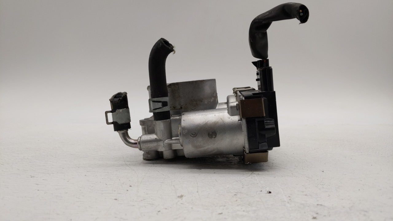 2016-2018 Infiniti Q50 Throttle Body P/N:RME60-52 Fits 2016 2017 2018 OEM Used Auto Parts - Oemusedautoparts1.com