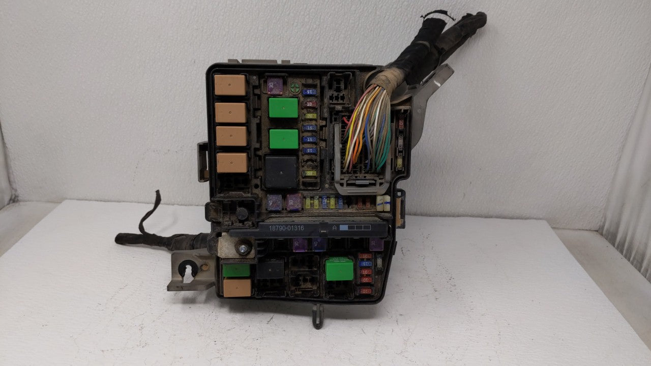 2000-2002 Jeep Wrangler Fusebox Fuse Box Panel Relay Module P/N:912003Q204  Fits 2000 2001 2002 OEM Used Auto Parts 