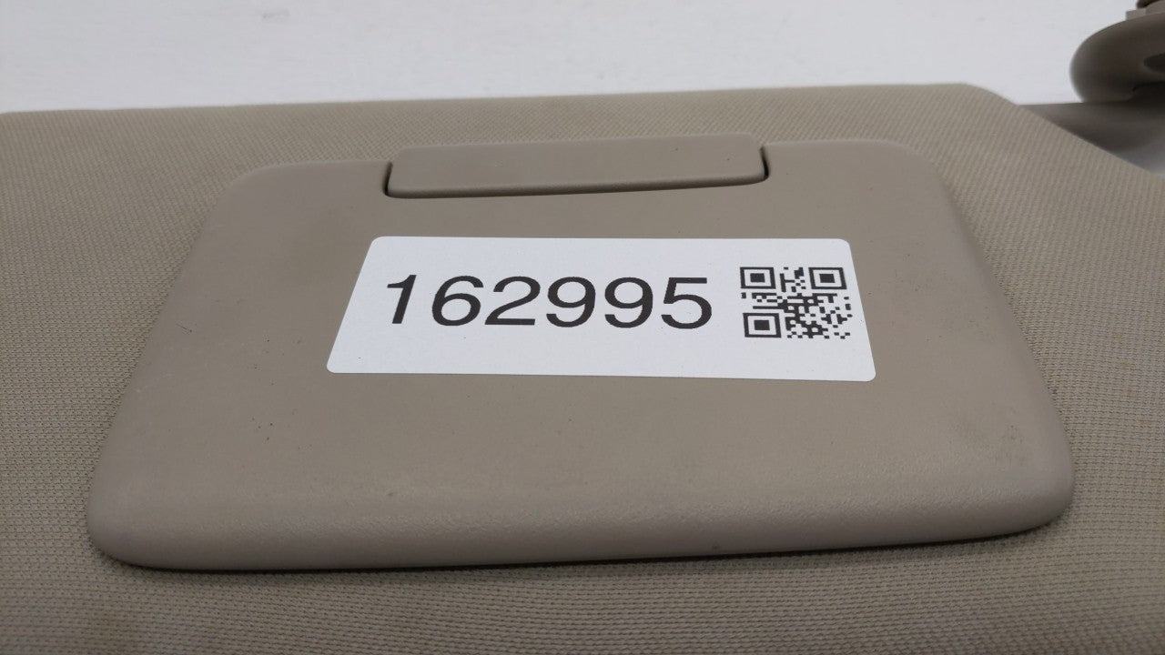 2005-2010 Jeep Grand Cherokee Sun Visor Shade Replacement Passenger Right Mirror Fits 2005 2006 2007 2008 2009 2010 OEM Used Auto Parts - Oemusedautoparts1.com