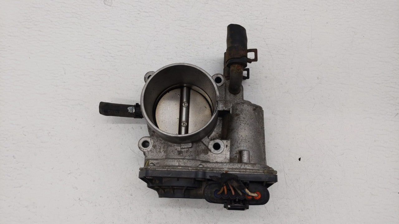 2012-2019 Kia Soul Throttle Body P/N:35100-2B300 Fits 2012 2013 2014 2015 2016 2017 2018 2019 OEM Used Auto Parts - Oemusedautoparts1.com