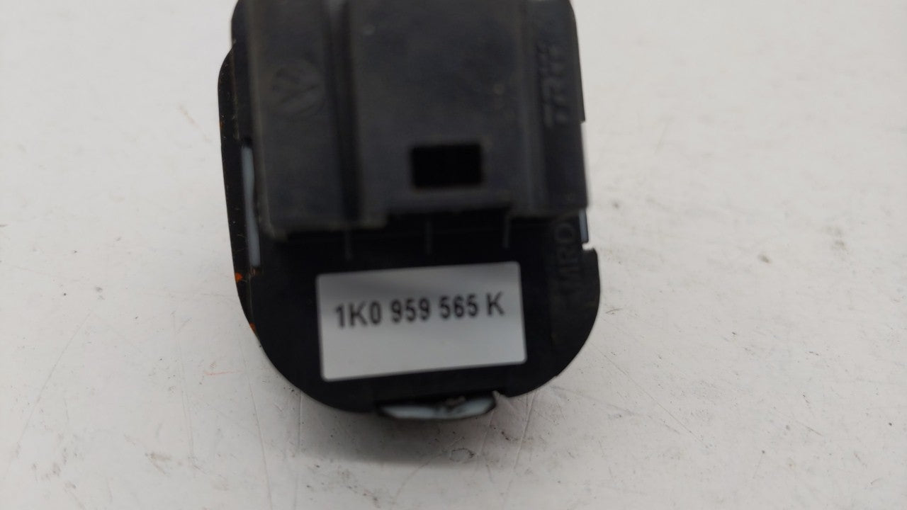 2009-2010 Volkswagen Passat Master Power Window Switch Replacement Driver Side Left P/N:1K4 959 857 B 1K0 959 565 K Fits OEM Used Auto Parts - Oemusedautoparts1.com