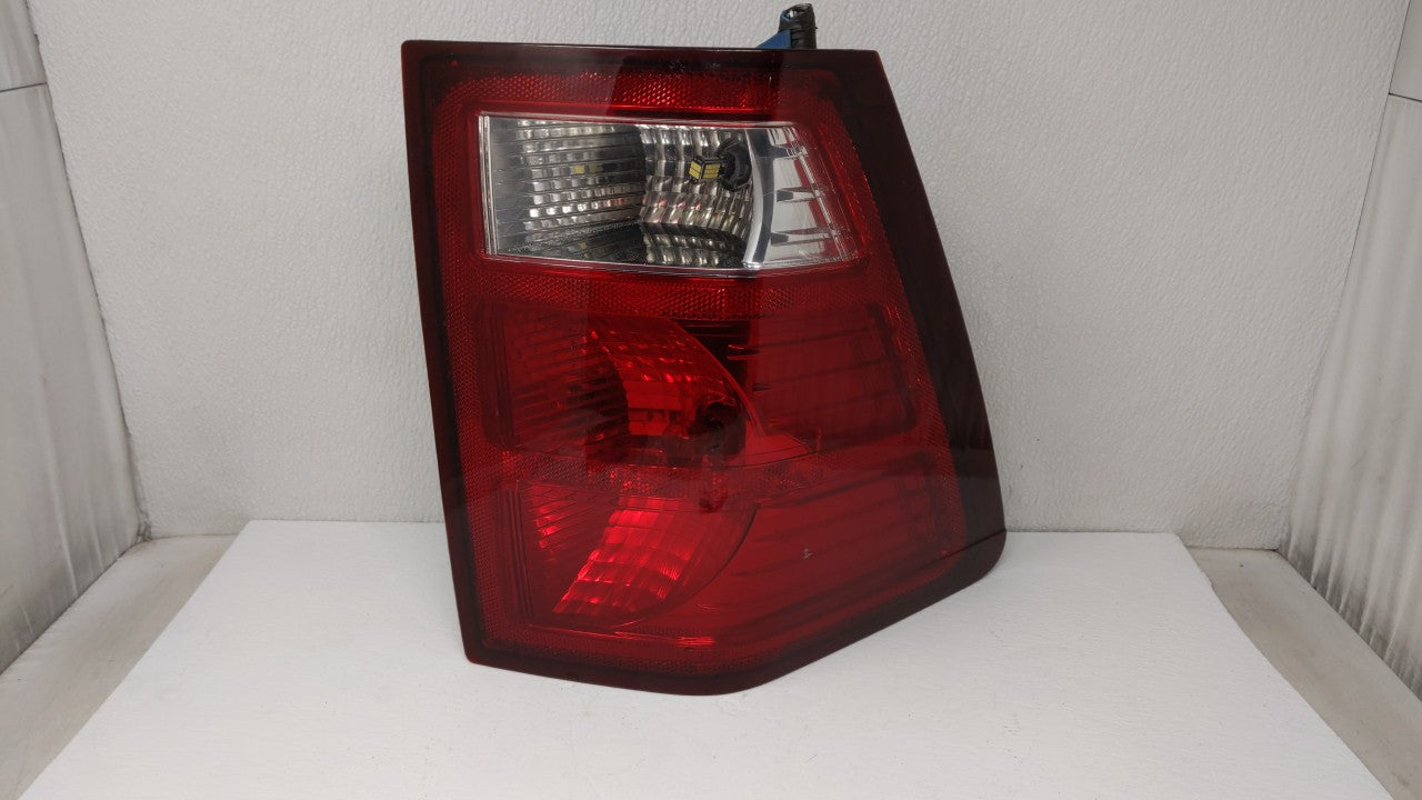 2007-2010 Jeep Grand Cherokee Tail Light Assembly Driver Left OEM P/N:55079013AC Fits 2007 2008 2009 2010 OEM Used Auto Parts - Oemusedautoparts1.com